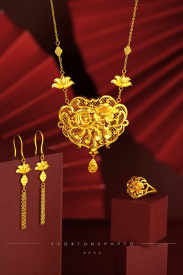 流光溢彩 黃金飾品套裝的珠寶攝影藝術